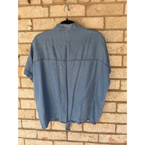 Beach Lunch Lounge Women’s Blue Denim Knot Front Short Sleeve Blouse Size Large - Picture 2 of 4